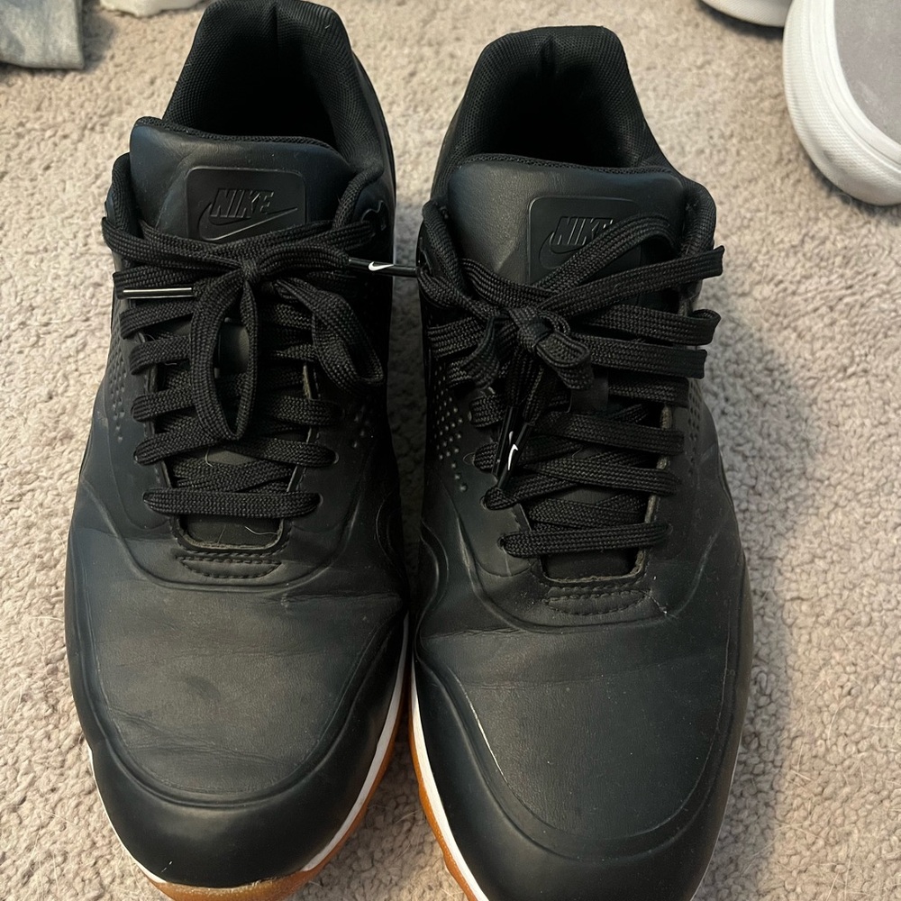 Nike Black Low-Top golf shoes